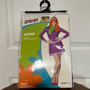 Spirit Halloween Daphne Costume. Scooby Doo